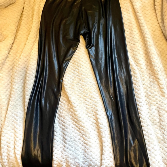 Liquid faux leather leggings - Picture 3 of 3